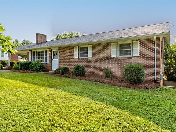 3rd image of 465 Garland Dr