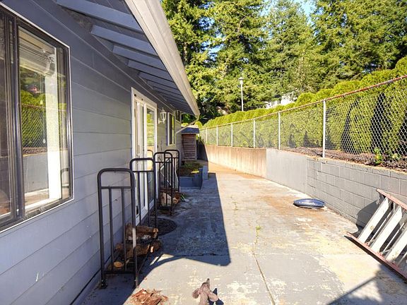 2nd image of 1849 SE Alder Lane Dr