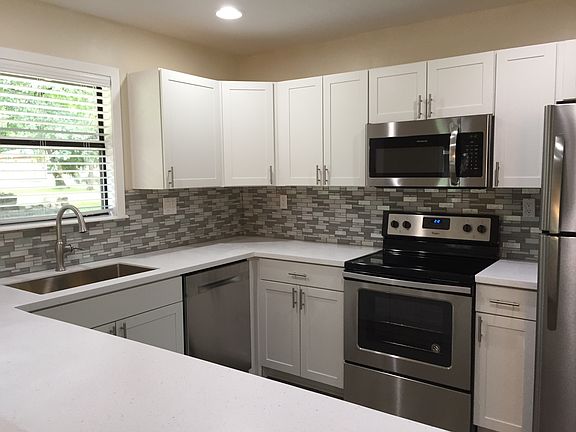 2nd image of 1514 W Scott Cir
