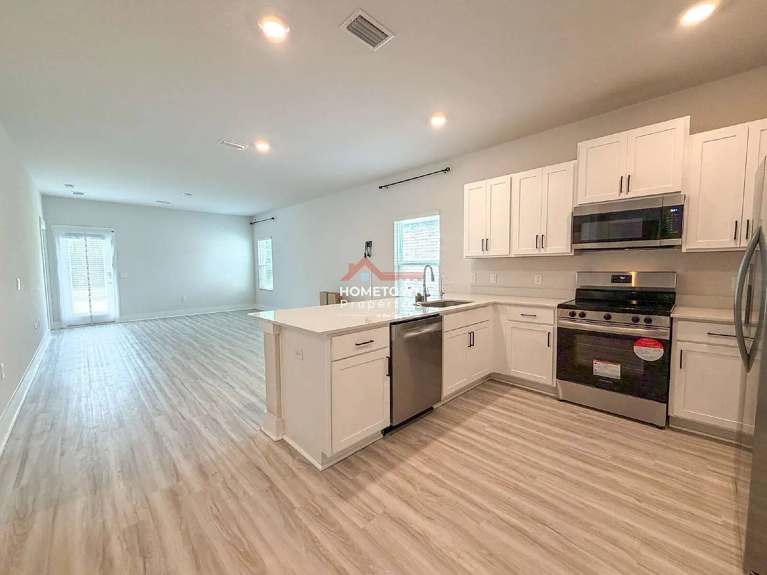 4 bed, 2.0 bath, 1581 sqft, $1,900 — Photo 4