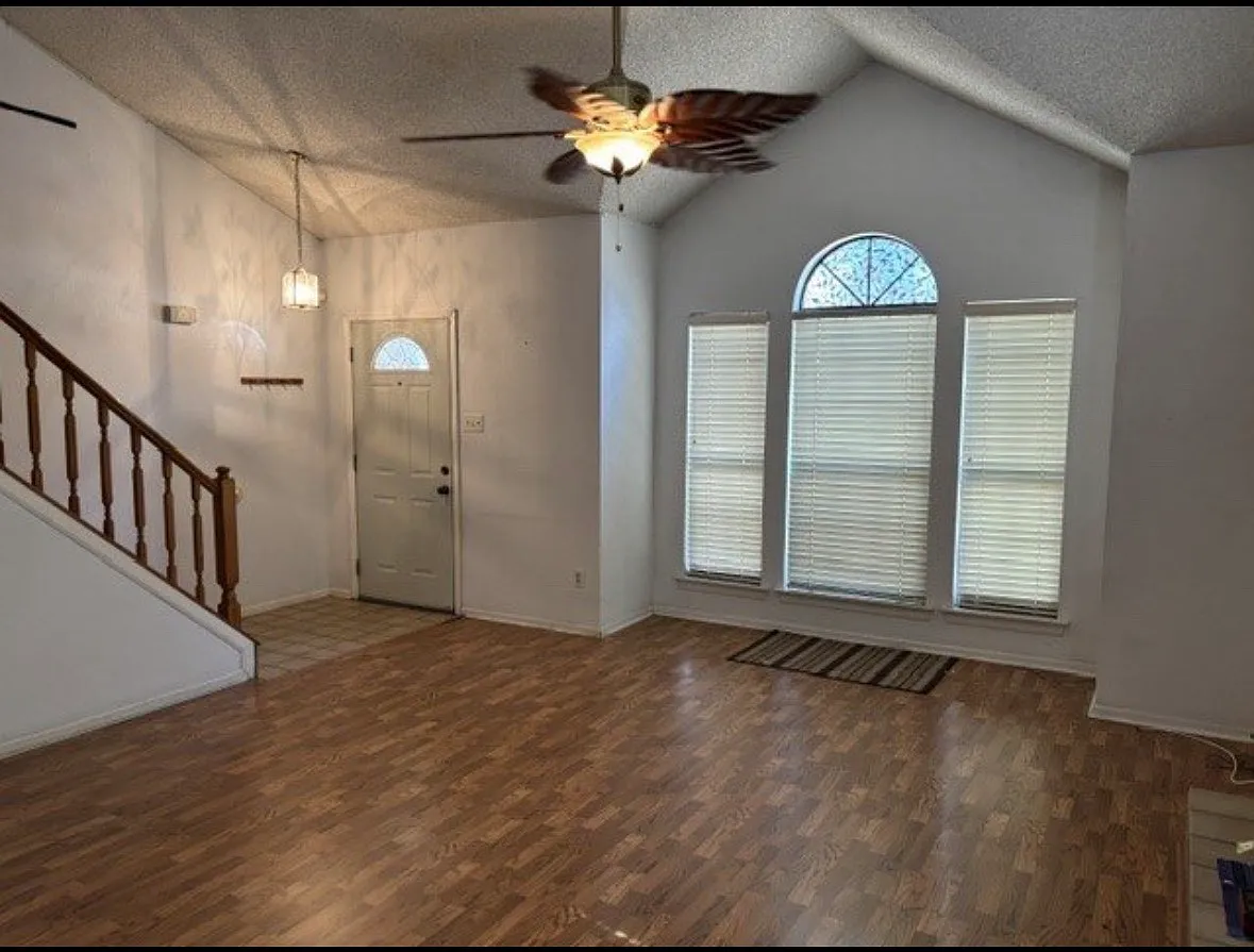3 bed, 2.5 bath, 1588 sqft, $2,300 — Photo 2