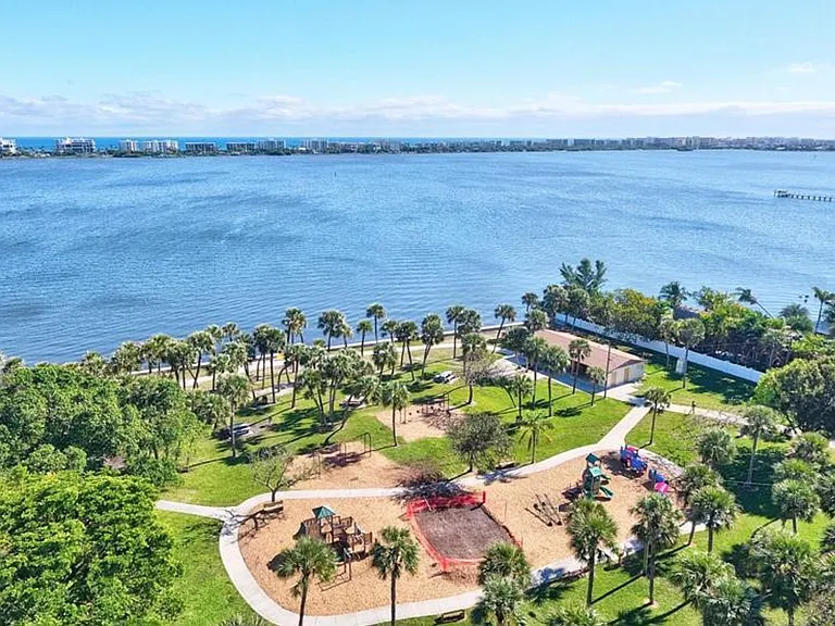 401 S Lakeside Dr Lake Worth, FL 33460 — Photo 3