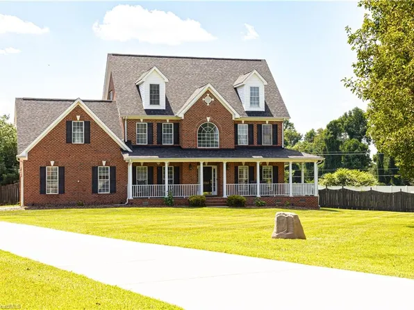 6103 Lomond Ct, Summerfield, NC 27358