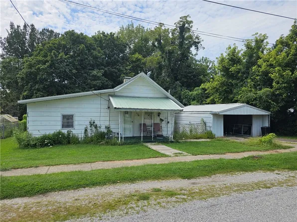 307 N Columbia St, Greenup, IL 62428