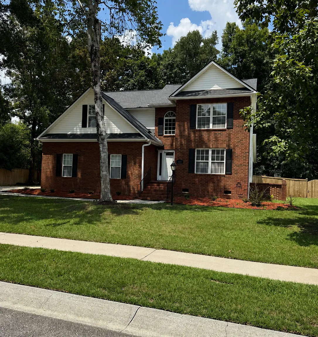 4 bed, 2.5 bath, 2600 sqft, $2,650 — Photo 1