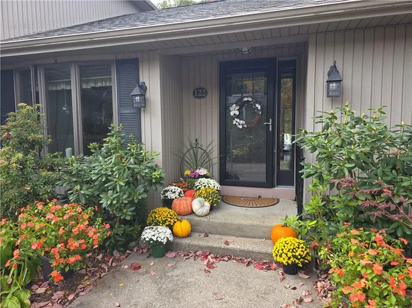 122 Elton Cir, Cranston, RI 02921