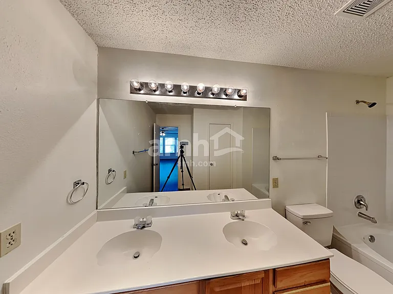 8135 Chestnut Manor Dr — Photo 10