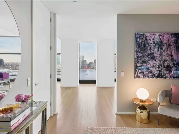 50 United Nations Plaza image 2 of 26