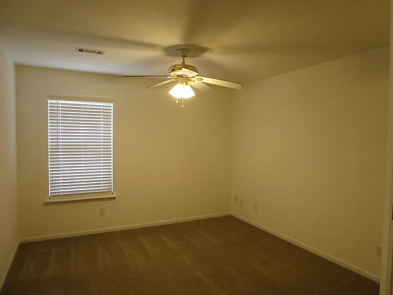 2409-2411 Northampton Dr. — Photo 30