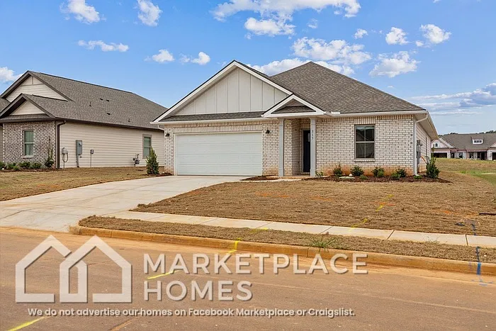 4 bed, 2.0 bath, 2106 sqft, $2,095 — Photo 3