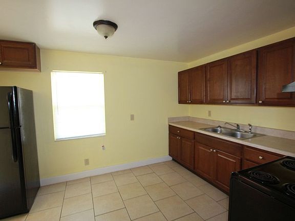 3rd image of 419 93rd Ave N APT 4