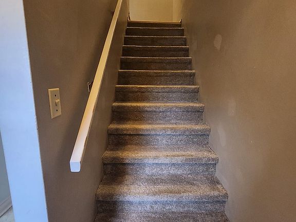 5th image of 100 Brownleigh Ave #276