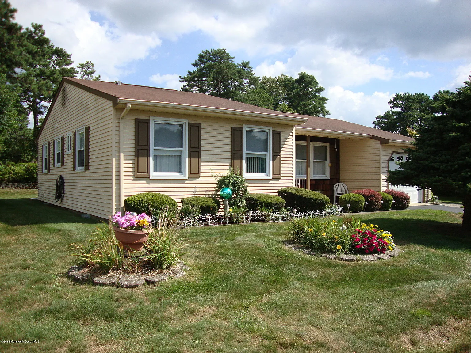 10 Longwood Drive photo 1