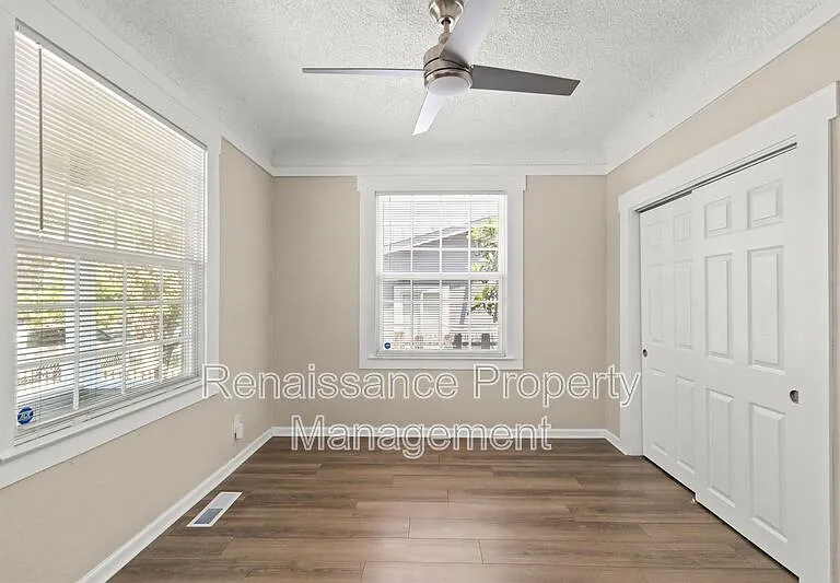 400 E Ellis St — Photo 12