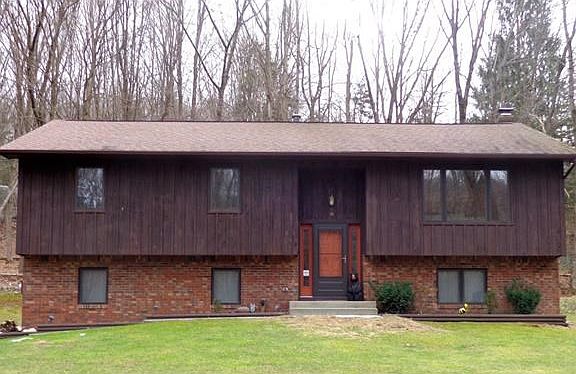 FRESHLY PAINTED EXTERIOR & ARCHITECTURAL ROOF SHINGLES