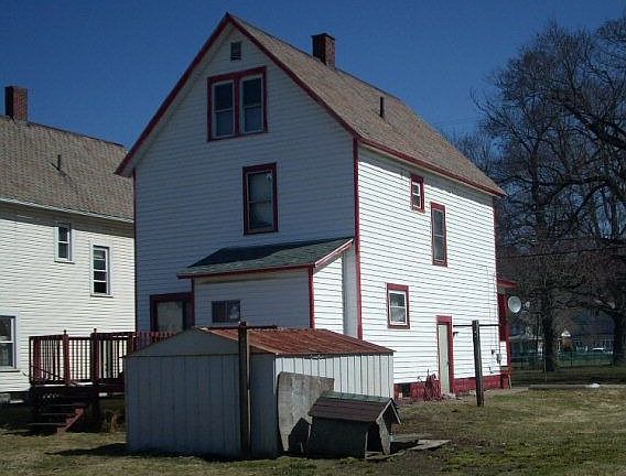 3rd image of 1186 S Cottage St
