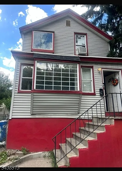 3 bed, 1.0 bath, $1,800 — Photo 1