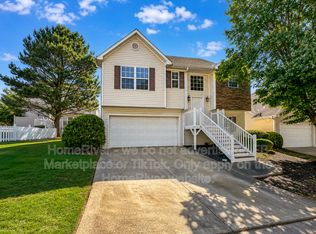 90 Greystone Cir, Hiram, GA 30141