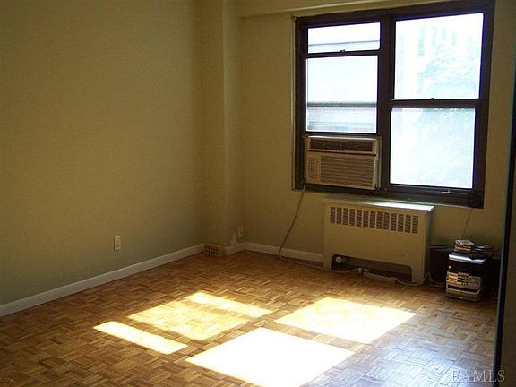3rd image of 171 Pearsall Dr APT 2B