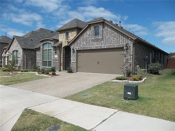 2nd image of 901 Lake Meadow Ln