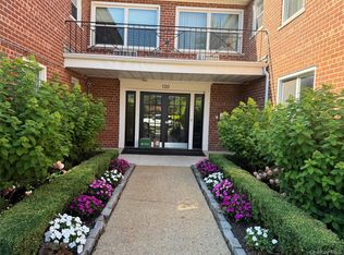 120 S Park Ave APT 1D, Rockville Centre, NY 11570