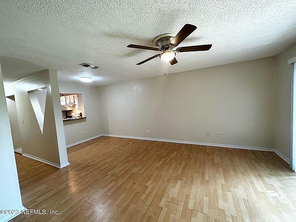 3rd image of 85 DEBARRY Avenue #1022