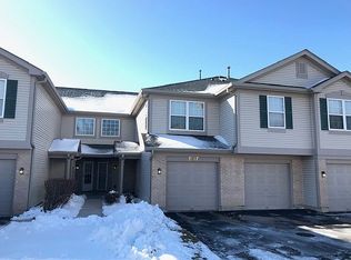 7049 S Stratton Ln, Gurnee, IL 60031