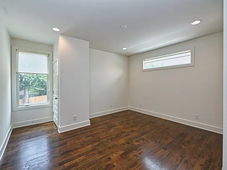 407B Moore Ave — Photo 24