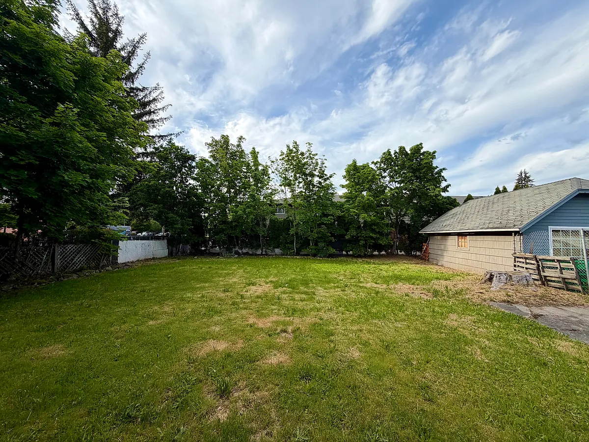 Building Photo - 10021 NE Glisan St