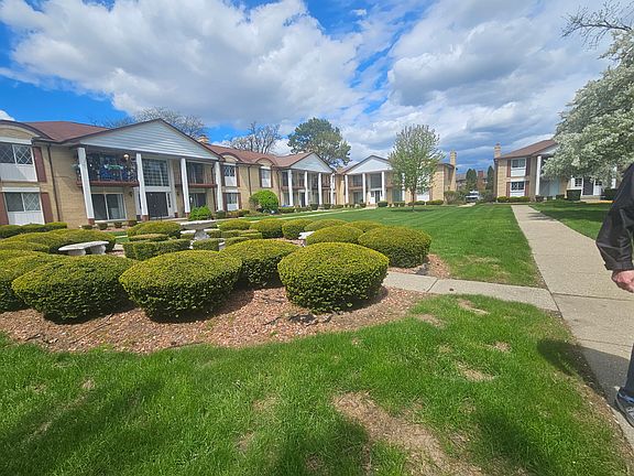 2nd image of 29224 Gloede Dr APT L8