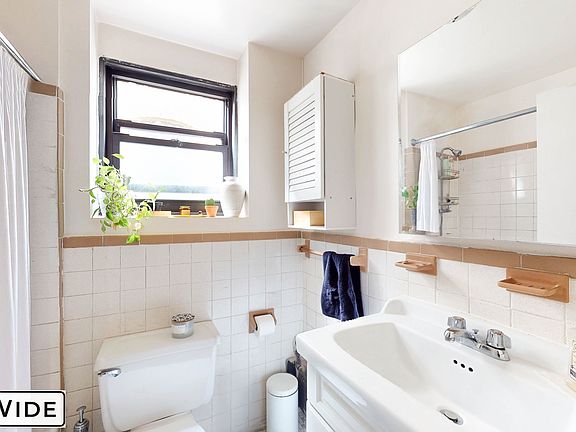 5th image of 209 W 80th St APT 5b
