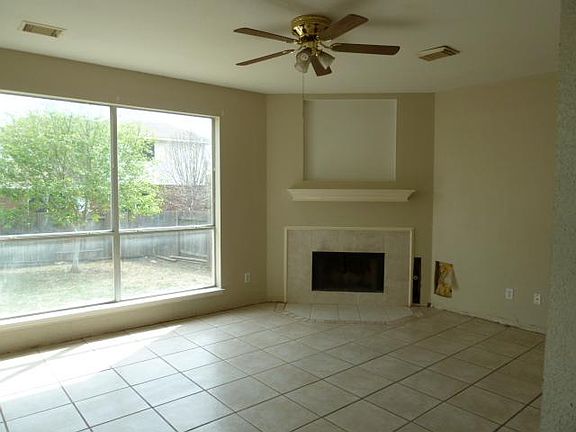 4th image of 2916 Pioneer Way
