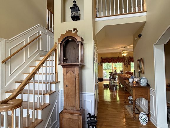 3rd image of 310 Evan Ct