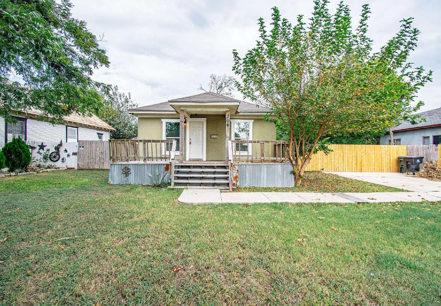 3 bed, 2.0 bath, 984 sqft, $1,125 — Photo 1
