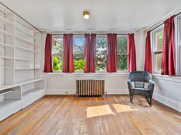 3rd image of 5528 Beverly Pl APT 1