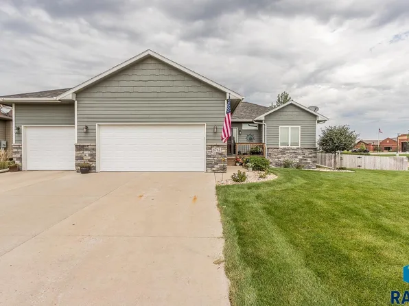 6742 E 43rd St, Sioux Falls, SD 57110
