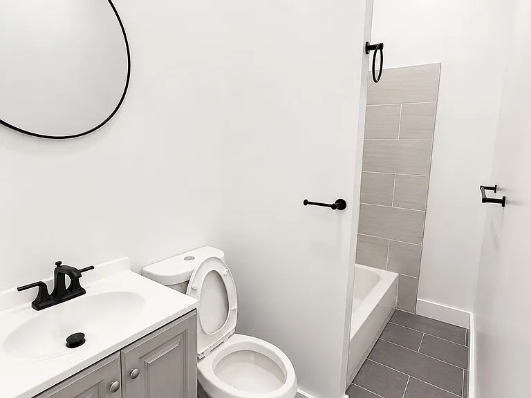 1410 S 52nd St #1 — Photo 7
