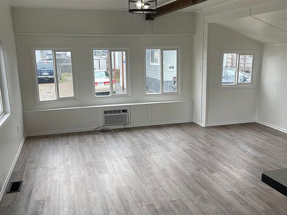 3rd image of 620 Chucker Dr #37
