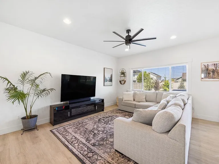 5962 W Milano Dr — Photo 11