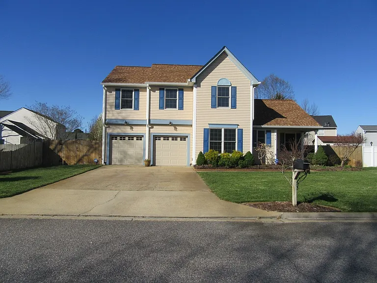 416 Iron Bridge Ln — Photo 1