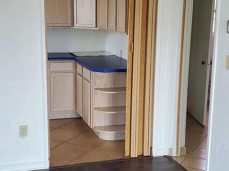 2308 N Forgeus Ave — Photo 1