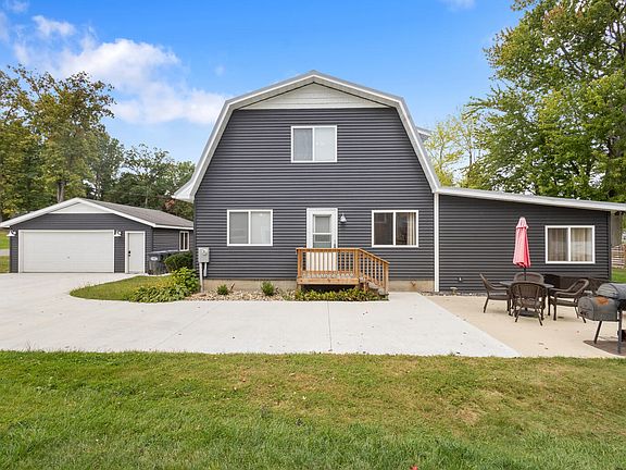 5th image of 45604 Peninsula Dr E