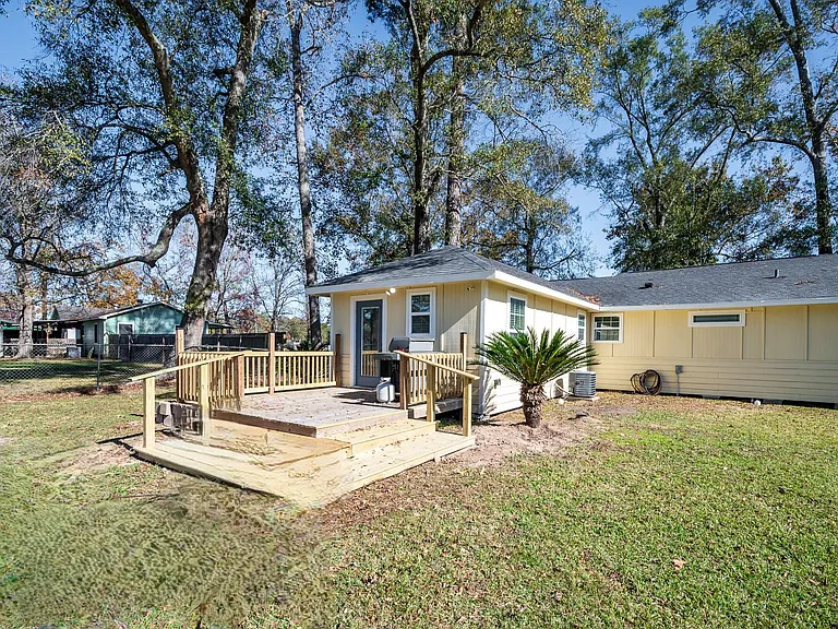 11620 Fostoria Rd — Photo 31
