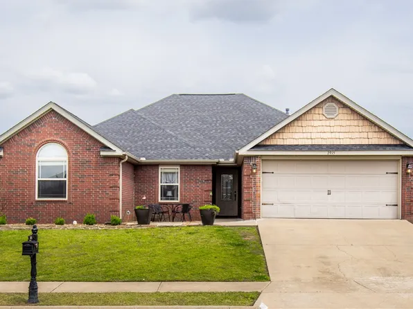 2915 N 15th Pl, Rogers, AR 72756
