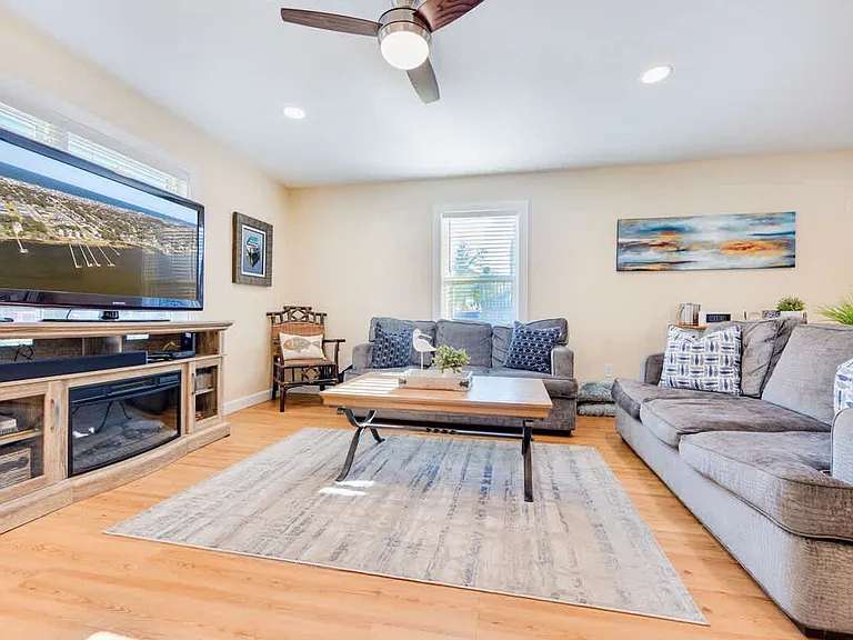 906 W Sportsman Dr #1 — Photo 6
