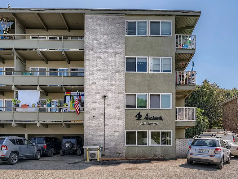 Four Seasons Apartments — Photo 11