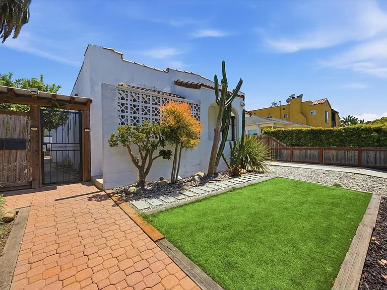 744 Flower Ave — Photo 36