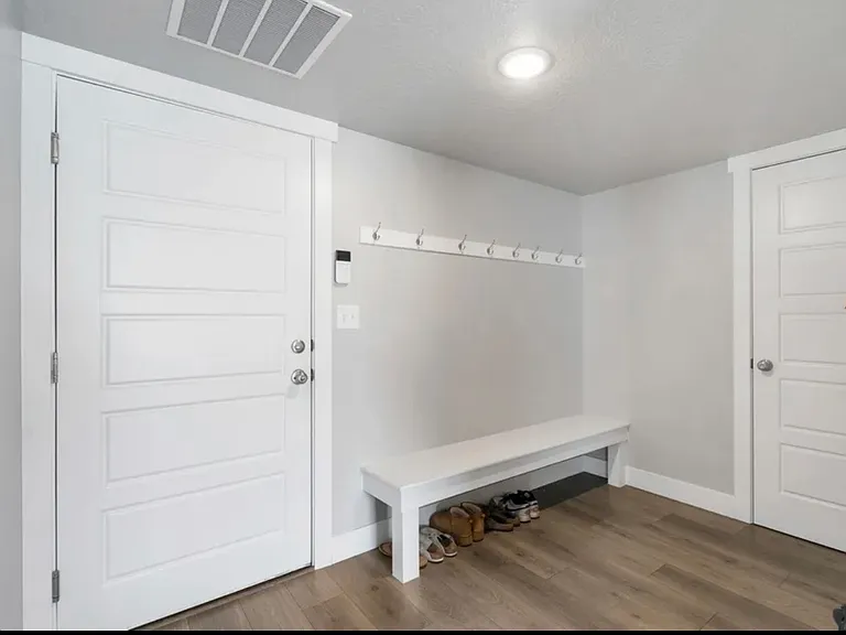148 N 200 E — Photo 3