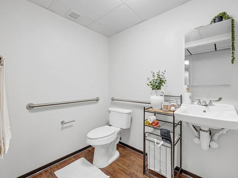 Vista Student Living- Rent by the Room — Photo 12