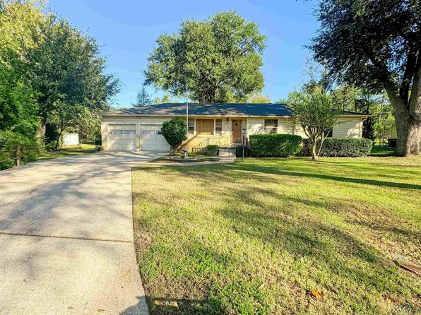 215 Oxford Ln, Longview, TX 75601